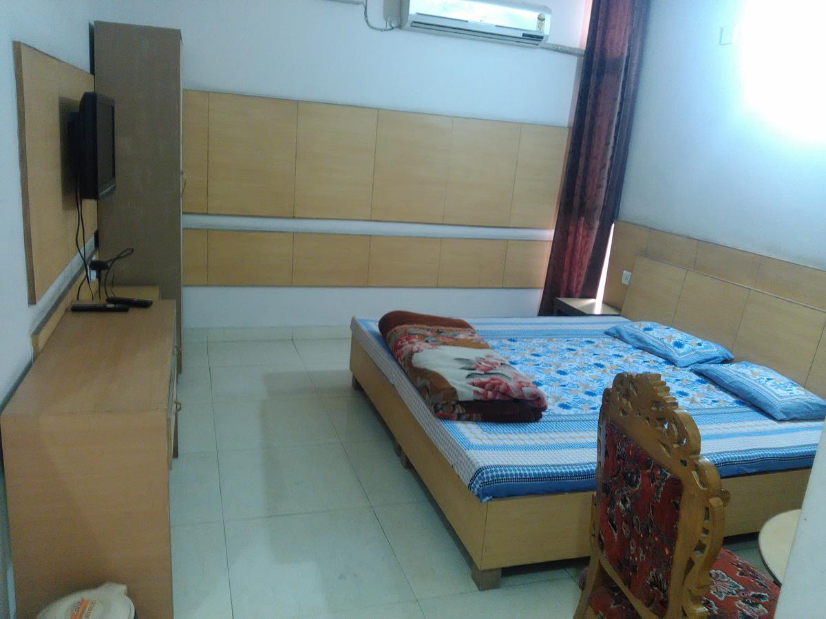 Hotel Palace Hoshiarpur Exterior photo